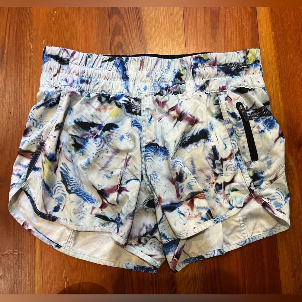 Multicolor Lululemon shorts size 8 4”